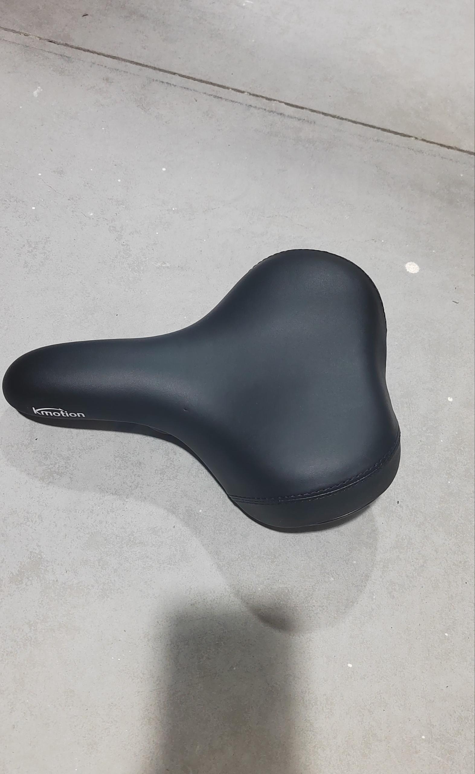 The seat surface is made of microfiber leather, offering softness, elasticity, wear-resistance, and stain-resistance, with a sofa-like feel that absorbs vibrations. Its ergonomic design, narrow in the front and rounded on the sides, ensures unimpeded pedaling, perfect for long-distance e-bike riding. The grooved design enhances air circulation and heat dissipation, while the round protrusions at the back provide soft support for increased comfort. Priced at $49.99.